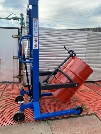 ドラム缶回転機付運搬、縦置き、横置き整理ハンドリフト logisticar400kg180度回転埼玉県