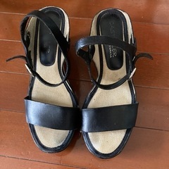 カスタニエール　レザーサンダル　24センチくらいの画像