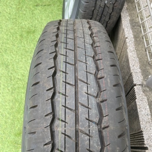新車外し　ハイエース　純正　タイヤホイール　ダンロップ　4つセット