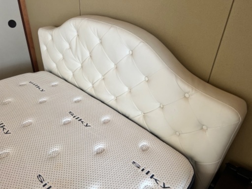 美品 人気のホワイト ダブルベッド