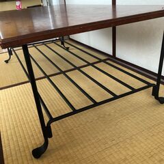 猫足アンティークテーブルの画像