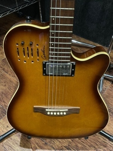 Godin  A6 Ultra  