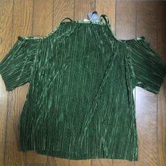 AZUL レディース　おしゃれ　肩出し　トップス　Mサイズ　新品　未使用　タグ付き　夏服　半袖　トップス　カットソーの画像