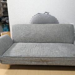 二人がけソファー　フラットにできます。