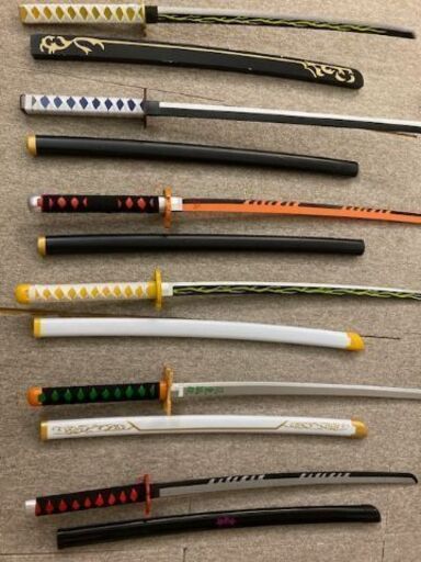 鬼滅の刃　刀１１本（１１種類）中古