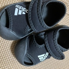 【お取引予定者確定しています】11㎝　adidas サンダル　箱付き