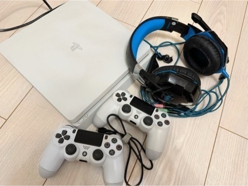 【受渡決定しました】新型ps4本体500GB コントローラ2台付き(ヘッドセット)