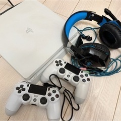 【受渡決定しました】新型ps4本体500GB コントローラ2台付...