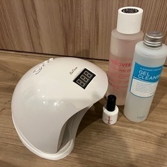 ジェルネイル　UVライトなど