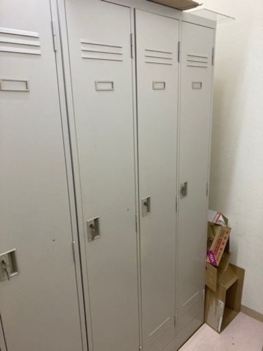 3人用ロッカー