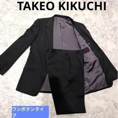 【TAKEO KIKUCHI】濃いグレーの使えるスーツの画像