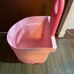 コマ付きおもちゃケース　小さなお子さんに最適サイズで転がせるので移動が簡単の画像