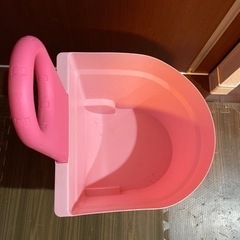 コマ付きおもちゃケース　小さなお子さんに最適サイズで転がせるので移動が簡単の画像
