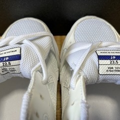 【 ミズノ 通学靴 白 23.5 ㎝ 22.5 ㎝ スニーカー】新品未使用 サイズ違いの画像
