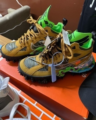 ナイキ、オフホワイトコラボ　スニーカー