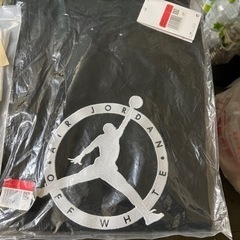 ジョーダン、オフホワイトＴシャツの画像