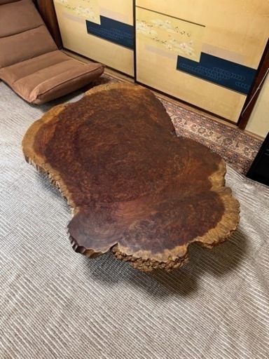 天然木一枚板座卓です。天然木の足がついてます。