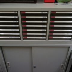 オフィス家具・机・椅子・キャビネット・ファイルケース等