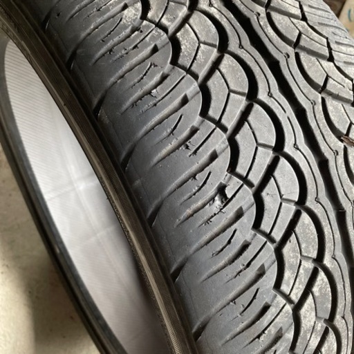ヨコハマタイヤ　285/40R22