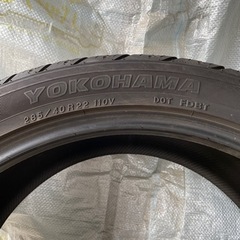 ヨコハマタイヤ　285/40R22