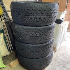 ヨコハマタイヤ　285/40R22の画像