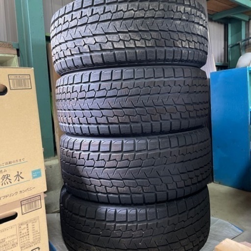 ヨコハマスタッドレスタイヤ　285/45R22