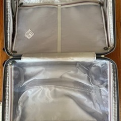 スーツケース　60L  シルバー　の画像