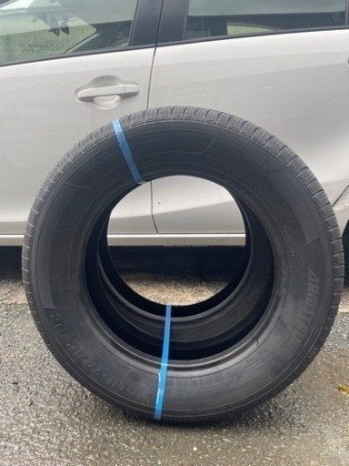 乗用車タイヤ(215/65 R17 99V)