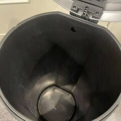 ステンレス ゴミ箱 【7/17 までお引き取り】の画像