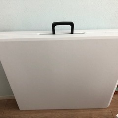【新品未使用】折り畳みテーブルの画像