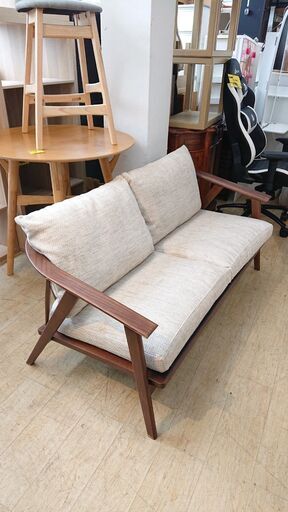 シギヤマ家具 大川家具取扱い 天然木 2掛用ソファー ブラウン 木目模様 木製フレーム×クッション ( ベージュ系) 検) ウォールナット■幅160x奥行80x高さ67㎝■近隣配送無料 買取帝国 朝霞店