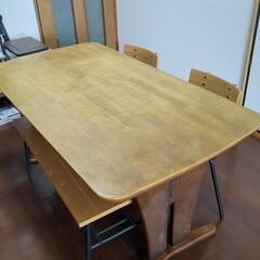 ダイニングテーブル大きめ