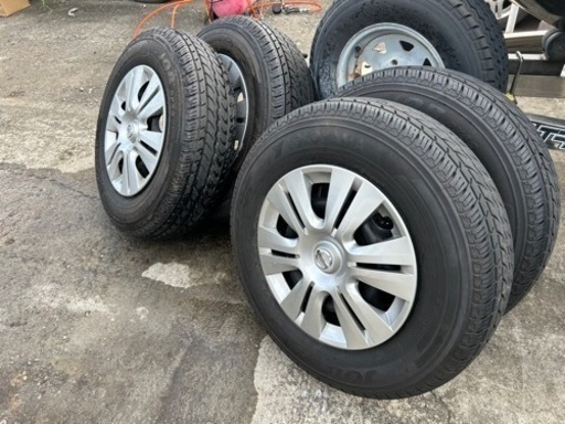 日産キャラバン純正ホイール　タイヤセットバリ山