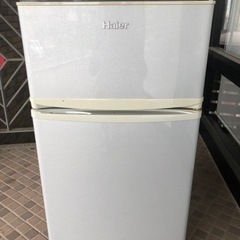古い冷蔵庫の画像