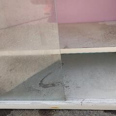 画像のガラス付きカラーボックスの画像