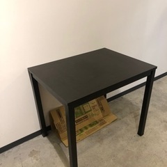 テーブル