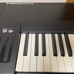 Native Instruments KOMPLETE KONTROL S88 キーボードスタンド　イス　3点セットの画像