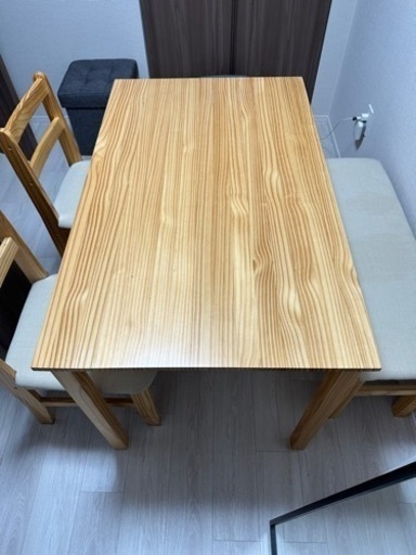 ダイニングテーブル　イス2脚、ベンチ付き