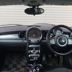 ジモティ限定売り切り掲載 ミニ　BMW 整備済み　6速マニュアルミッション　社外黒ホイール ETC 社外メーターパネルの画像