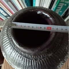 【値下げしました】デザインのある壺の画像
