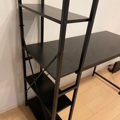 【引き渡し者決定済み】ラック付きPCデスク/ゲーミングデスクの画像