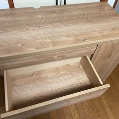 本日2時までの連絡で　パソコンデスクの画像