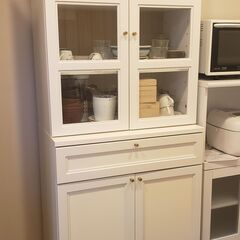 食器棚の画像