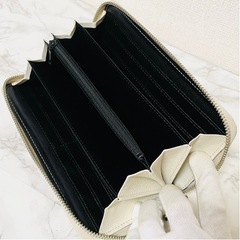 【未使用品】クロコダイル ワニ革 ラウンドファスナー 長財布  バニラホワイト　の画像