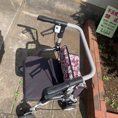 介護　ショッピングカー　座れる　シルバー　の画像