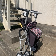 介護　ショッピングカー　座れる　シルバー　の画像