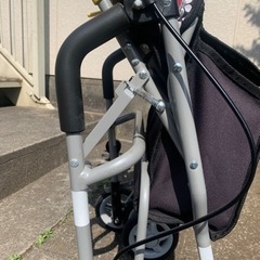 介護　ショッピングカー　座れる　シルバー　の画像