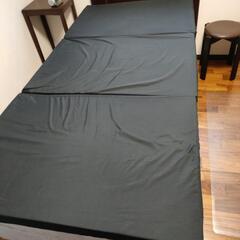 高反発マットレス三つ折凹凸加工黒　