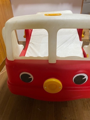 USA step2. ベビーベット 消防車 現状、現地引き取り品 - ベビーベッド、家具