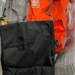 ダイビング軽器材とキャリーバックの画像